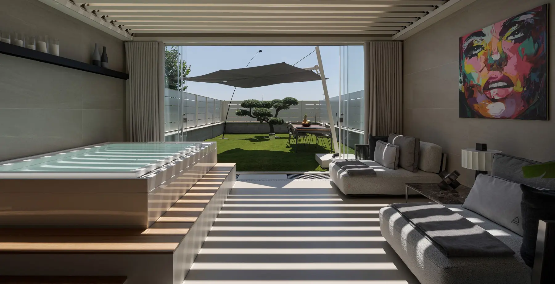 Wellness spa privata: idromassaggio, daybed e luce filtrata dal pergolato.